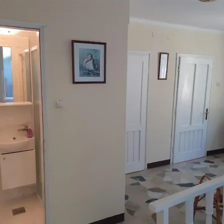 Apartment Kuca Sa Pogledom Na More- Paula Baska (Krk)